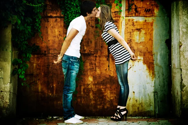 56% des célibataires s'embrassent dès le premier rendez-vous !