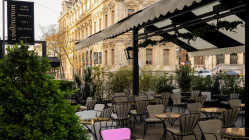 L'Institution change de mains