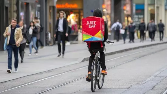 Just Eat recrute 150 livreurs en CDI à Lyon