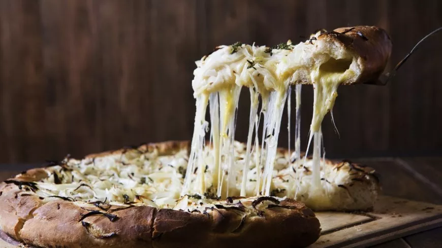 Ce pizzaïolo lyonnais et sa pizza aux 257 fromages entrent au  Guinness Book des Records