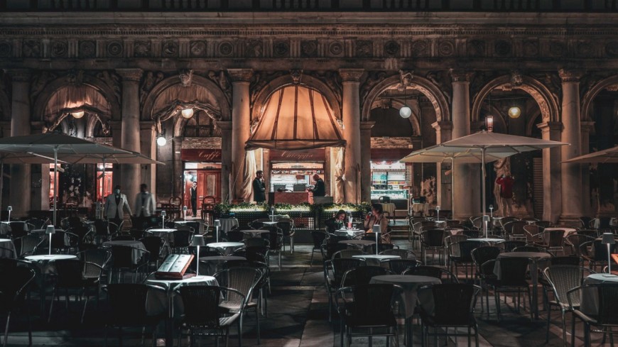 Les restaurants situés dans les départements où le virus circule encore beaucoup sont susceptibles de ne pas rouvrir à la mi-mai Les restaurants situés dans les départements où le virus circule encore beaucoup sont susceptibles de ne pas rouvrir à la mi-mai