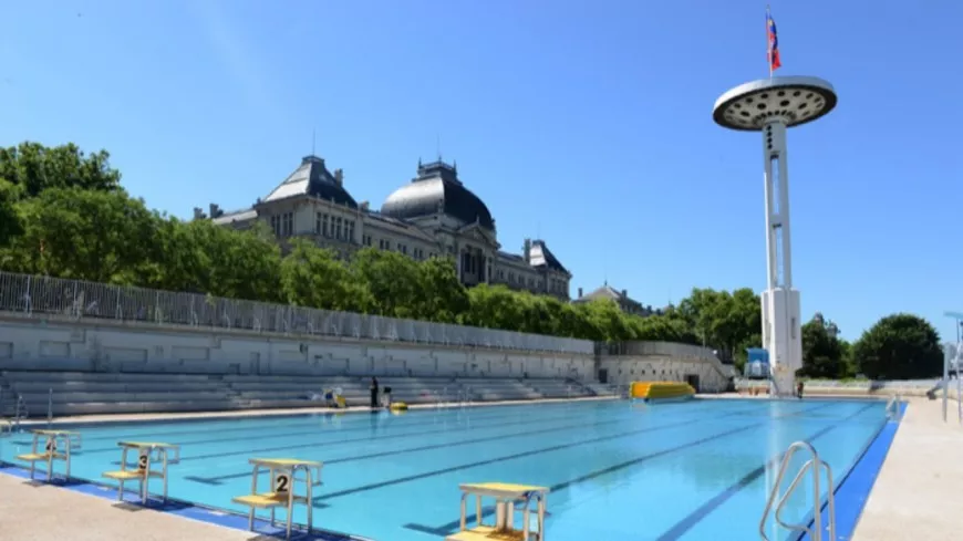 Le ministre de l'Education nationale rapporte que les adolescents non vaccinés ne pourront se rendre au cinéma ou à la piscine en sortie scolaire