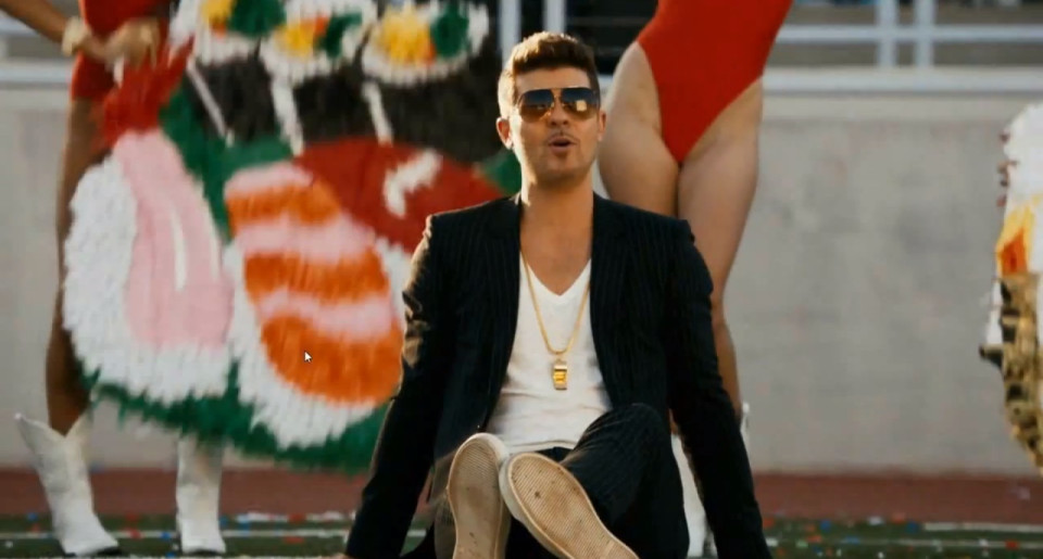 MUSIQUE : Robin Thicke Robin Thicke : le clip de "Give It 2 U"