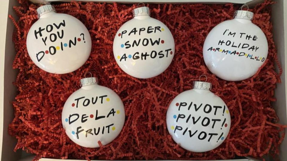 Les boules de Noël à l'effigie de la série Friends pour décorer votre sapin