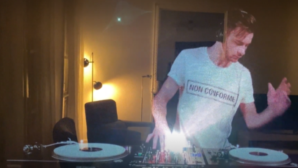 Vous pouvez inviter un DJ en hologramme chez vous