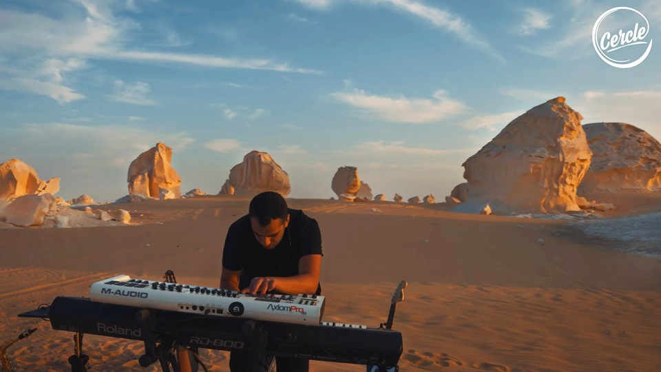 Cercle sort un clip dans le dessert (vidéo)