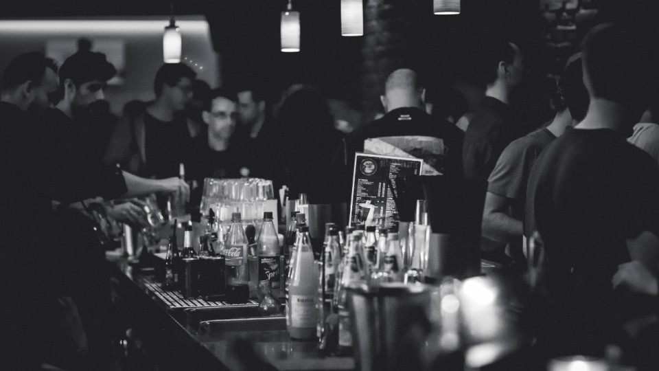 Cette application recrée l'ambiance des bars chez soi