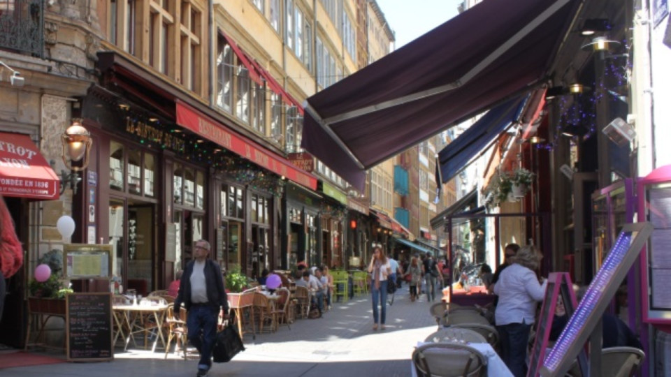 Vers une réouverture progressive des cafés et restaurants  à partir de la "mi-mai" Vers une réouverture progressive des cafés et restaurants  à partir de la "mi-mai"