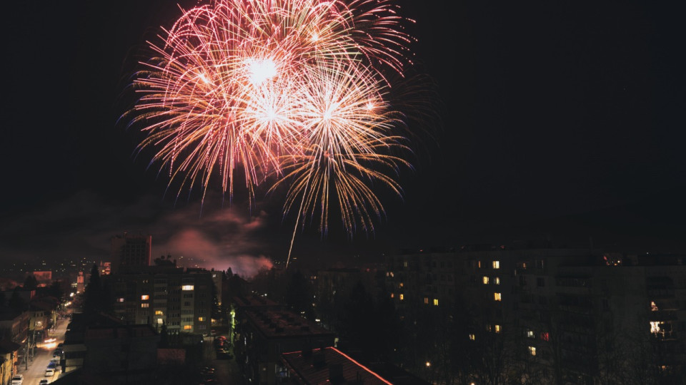 Un feu d'artifice a été tiré la nuit dernière à lyon