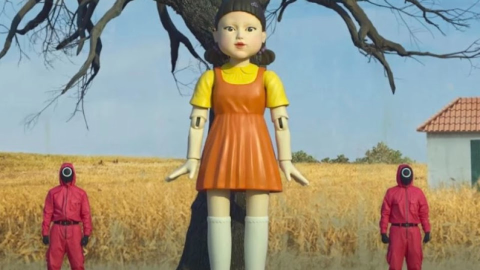 La poupée de la série "Squid Game" installée dans la rue pour les piétons traversant au rouge !