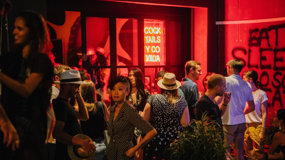 À compter de vendredi, il sera interdit de danser dans les bars et restaurants !