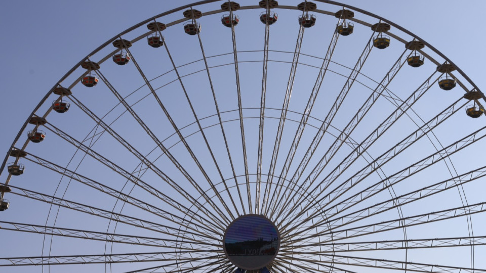 Lyon : la grande roue fait son retour place Bellecour