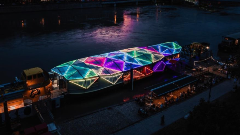 Cette célèbre péniche lyonnaise ouvre de nouveau ses portes avec un concept inédit