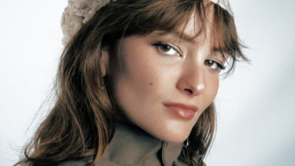 Ar&oslash;ne au Sucre : la nouvelle voix &eacute;lectro-pop qui transforme la m&eacute;lancolie en &eacute;nergie