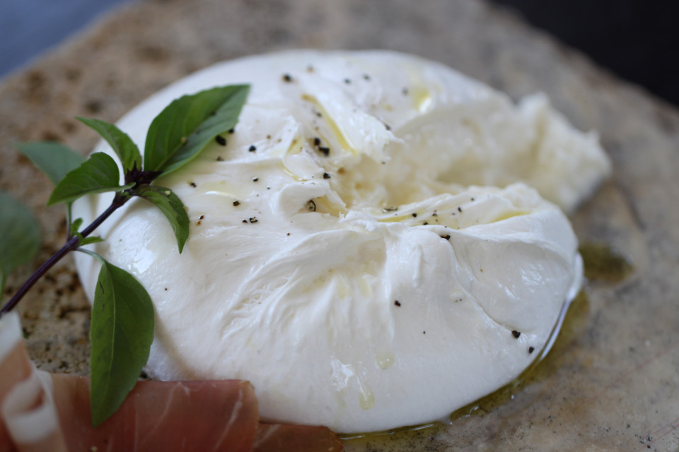 Un comptoir dédié à la mozzarella/burrata va ouvrir ses portes au coeur de Lyon